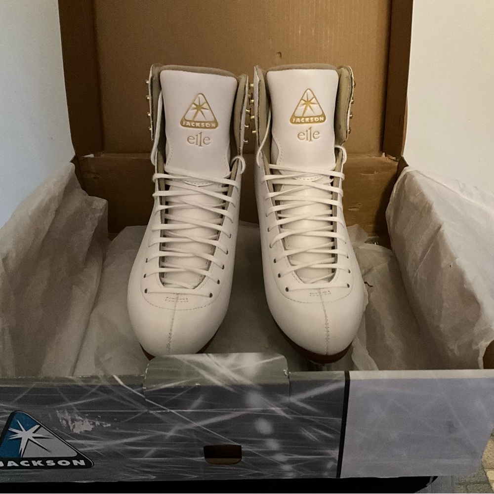 Brand New Jackson Elle Women's Figure Skates in white